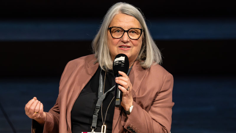 Dr. Dorit Stenke